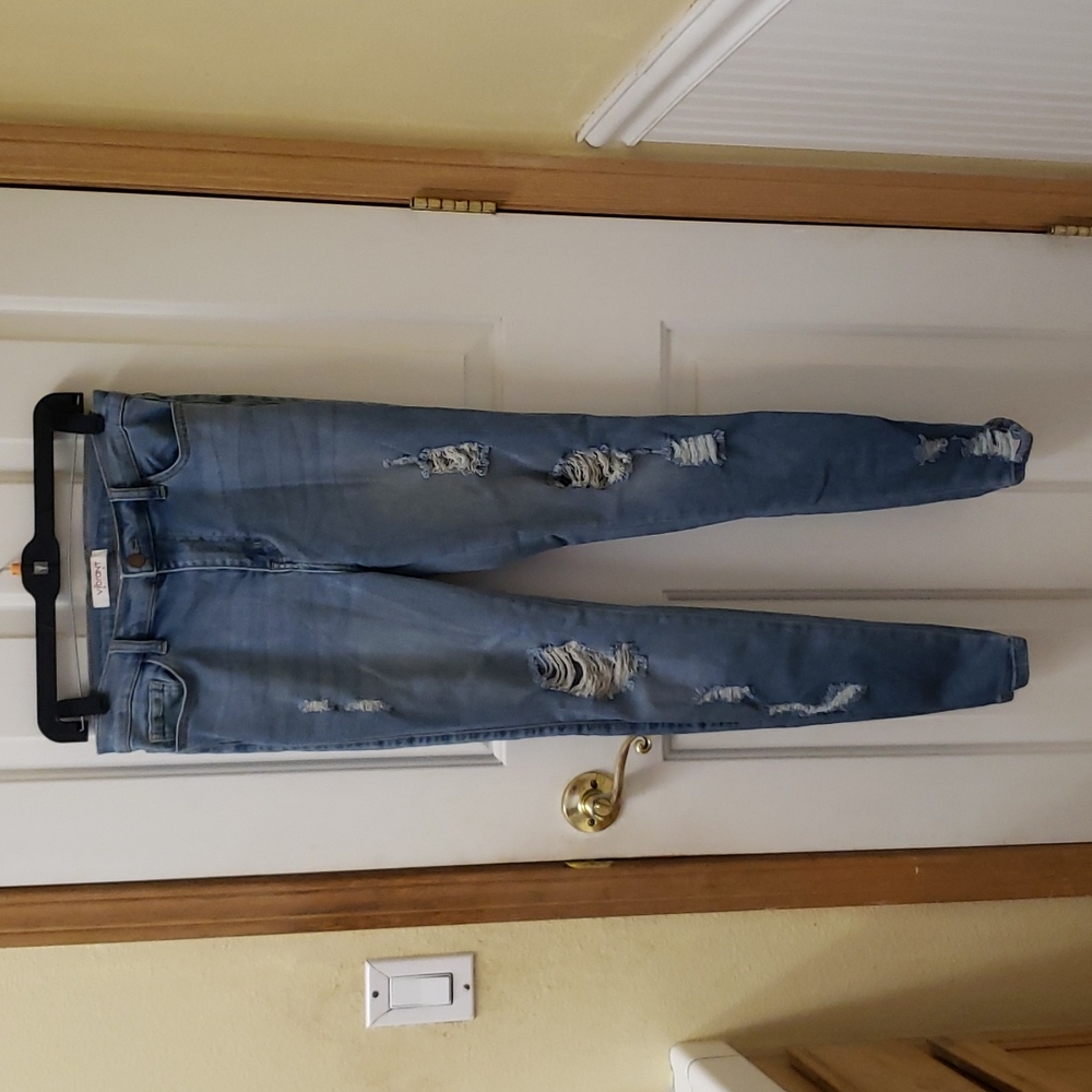Vibrant m.i.u. distressed jeans